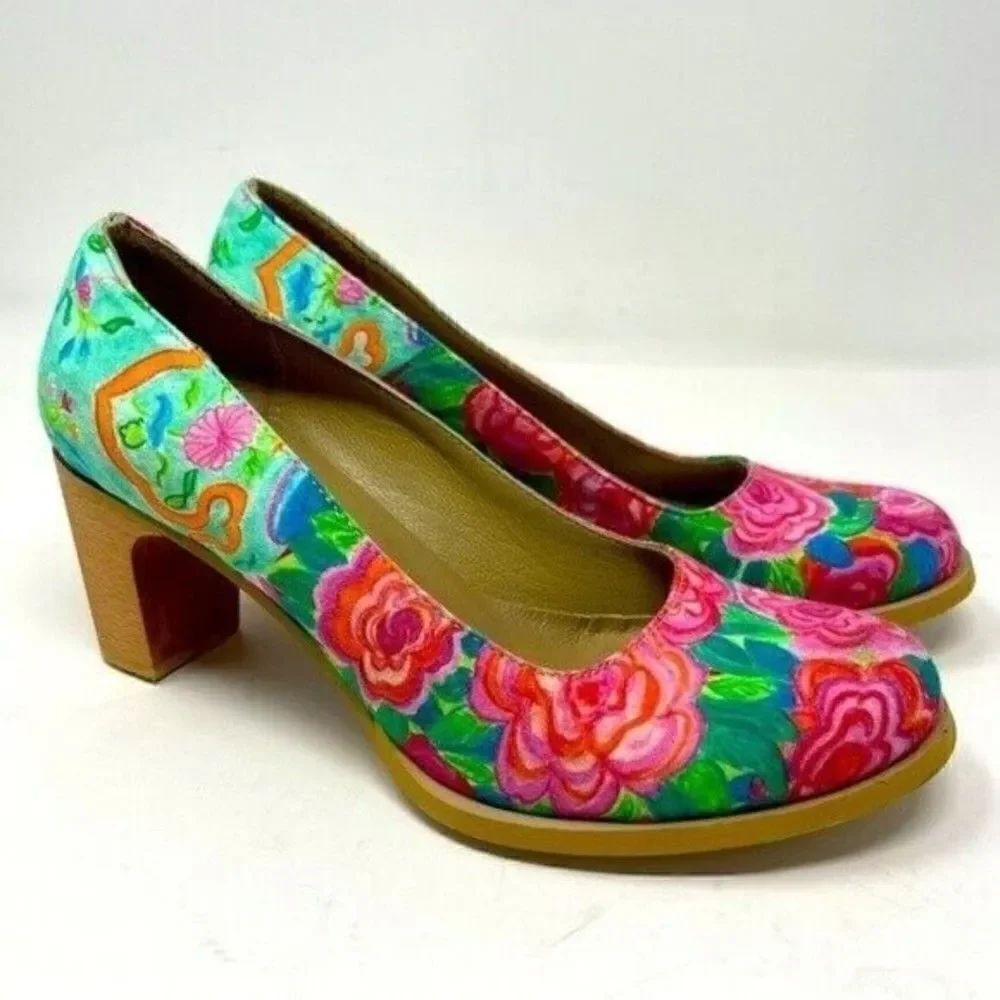 Lien & Giel Miami Roses Red floral pumps 36 BoxB closed toe kitten heel